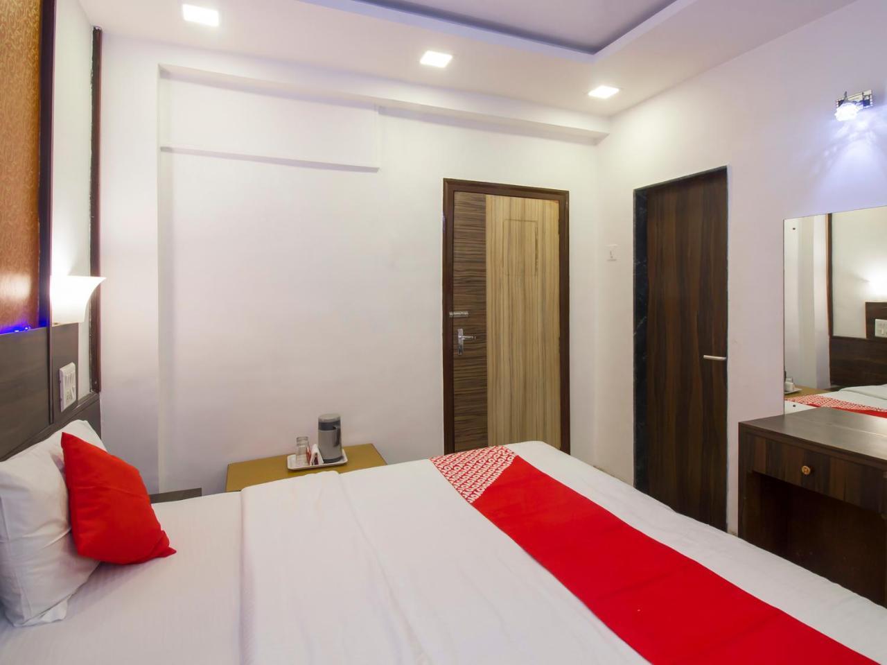 Oyo Flagship 19825 Hotel Panchratna Panvel Exterior photo