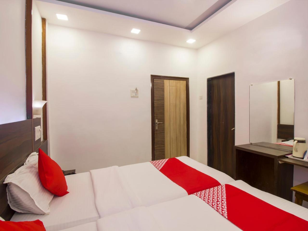 Oyo Flagship 19825 Hotel Panchratna Panvel Exterior photo