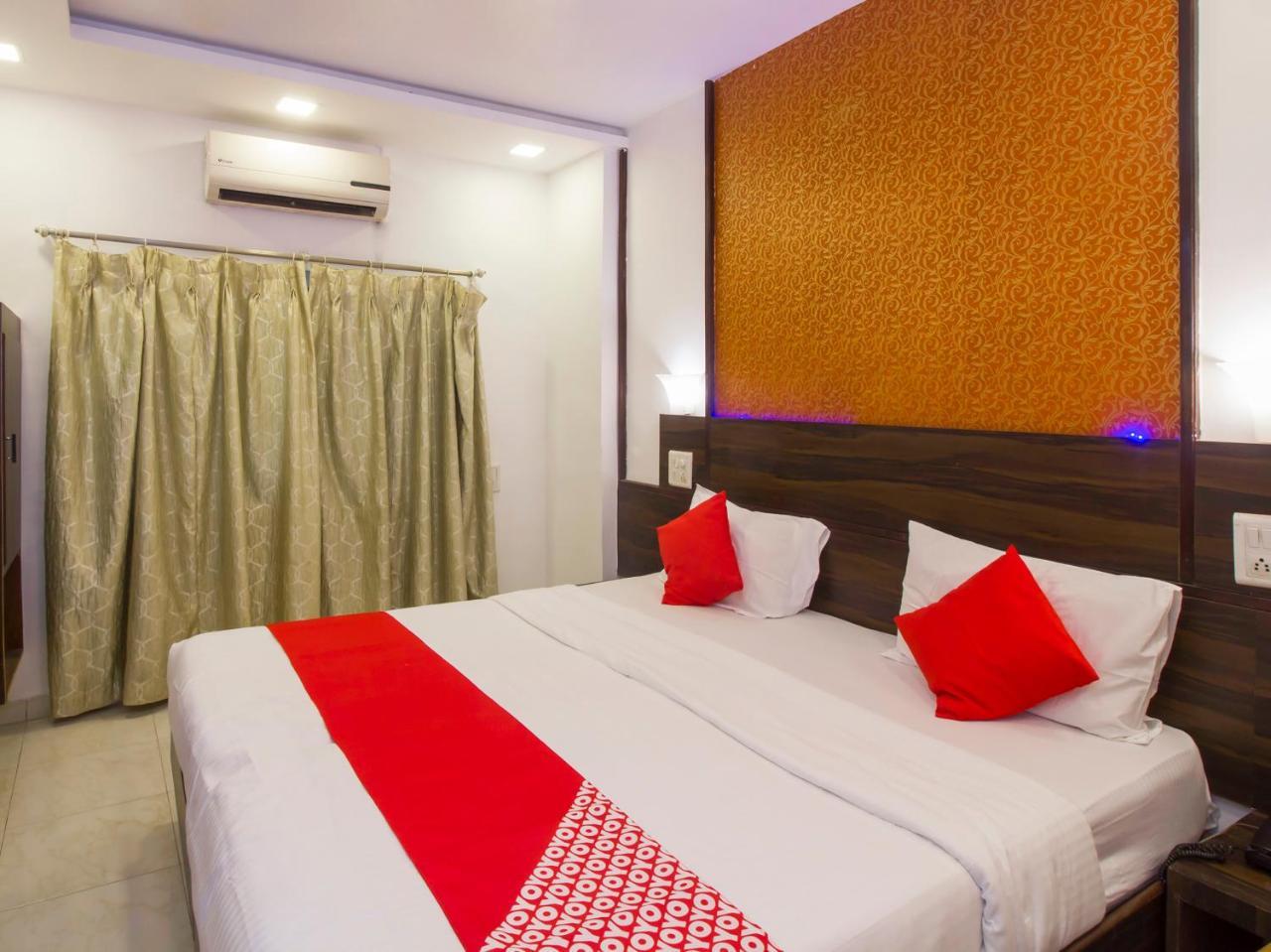 Oyo Flagship 19825 Hotel Panchratna Panvel Exterior photo