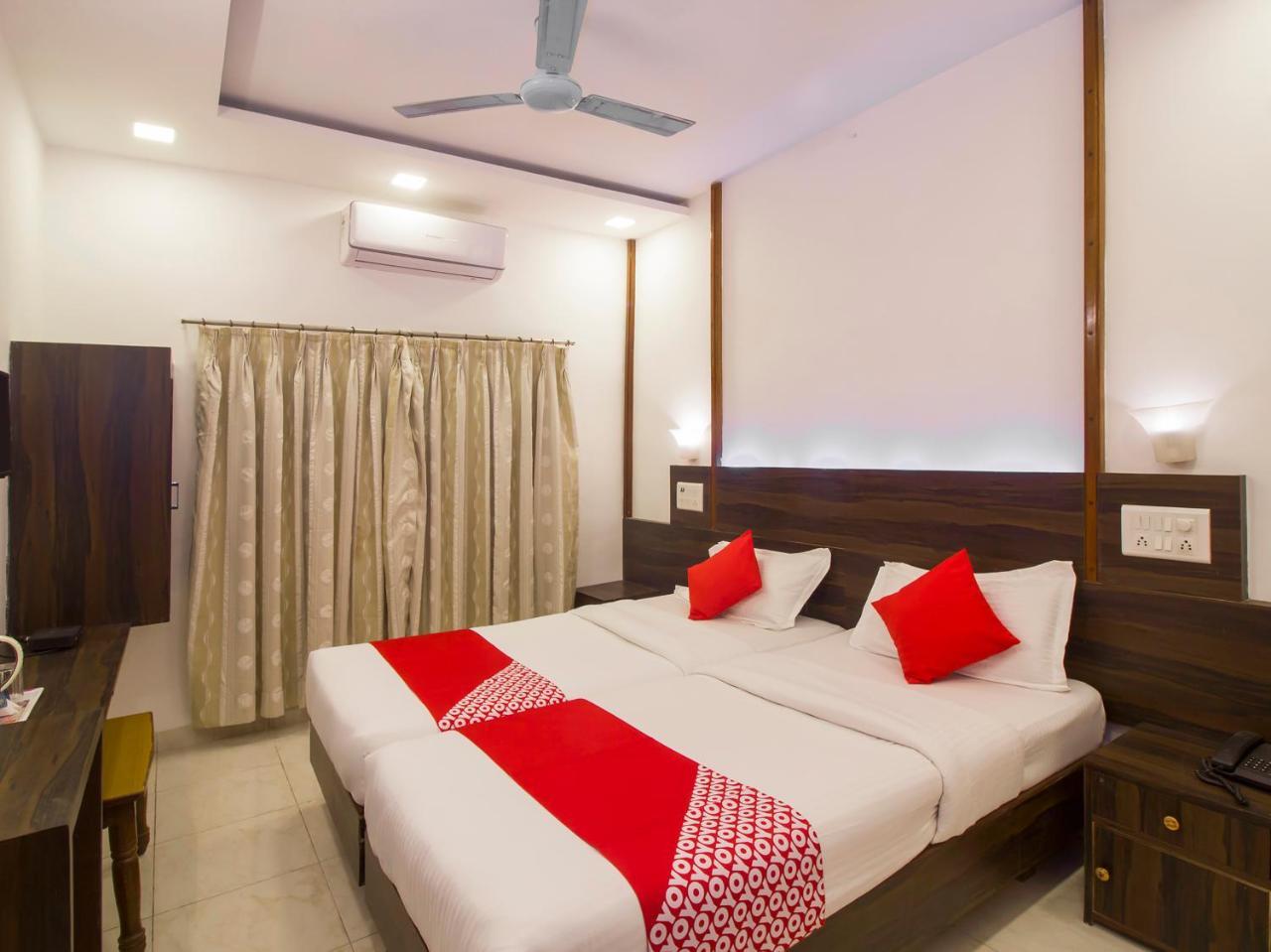 Oyo Flagship 19825 Hotel Panchratna Panvel Exterior photo
