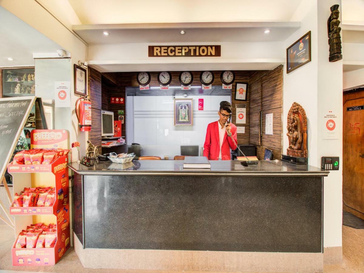 Oyo Flagship 19825 Hotel Panchratna Panvel Exterior photo