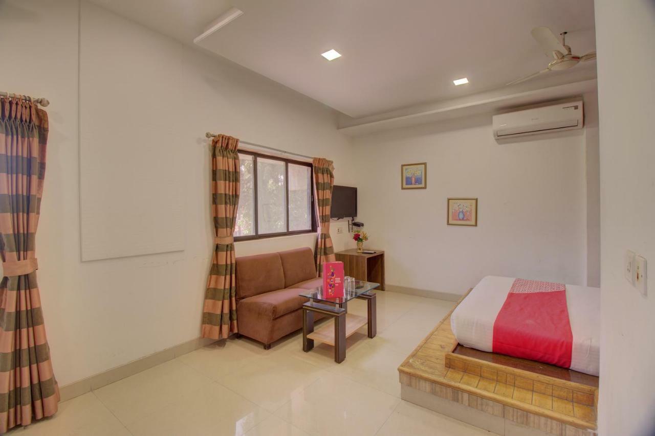 Oyo Flagship 19825 Hotel Panchratna Panvel Exterior photo