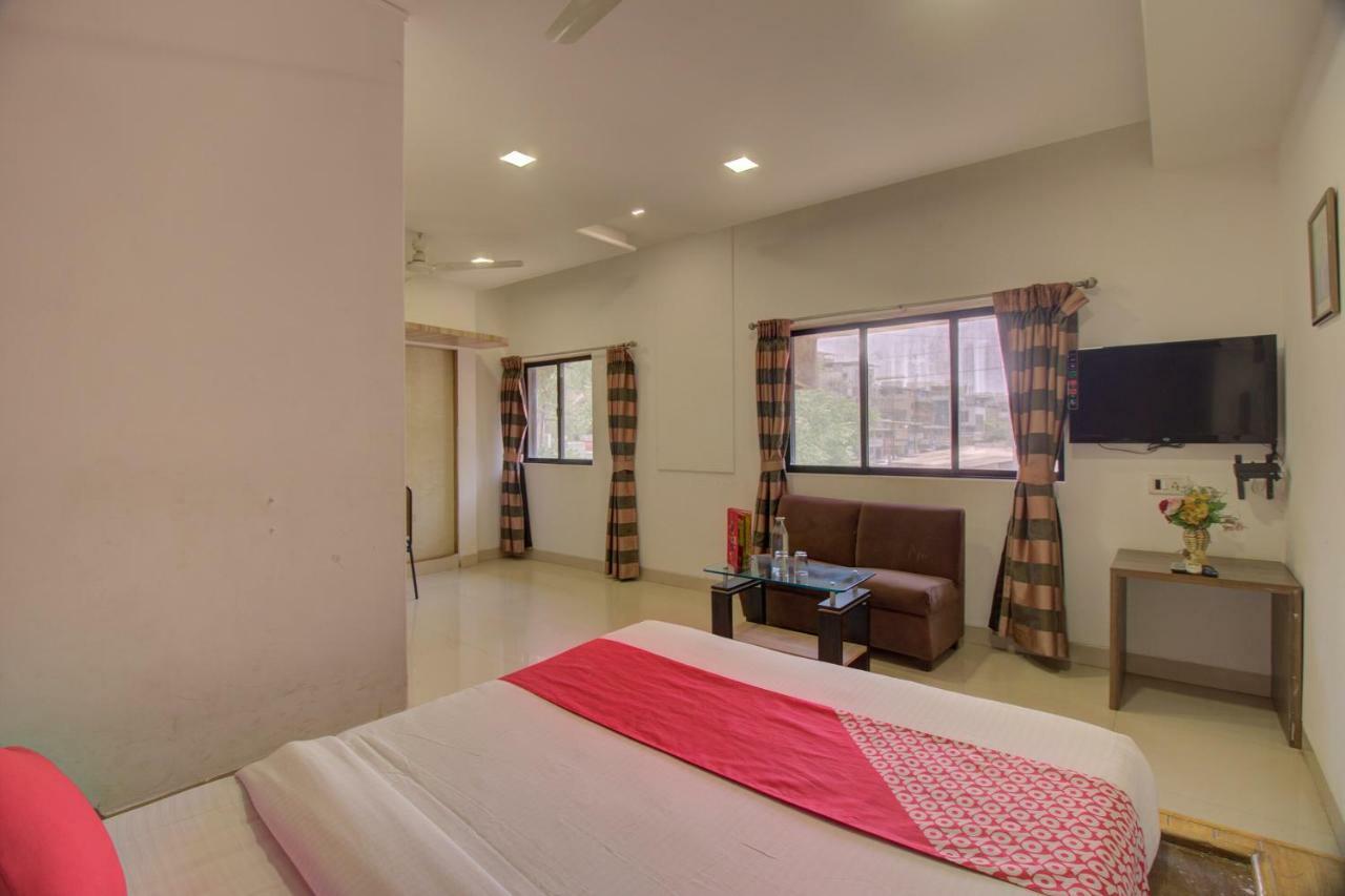 Oyo Flagship 19825 Hotel Panchratna Panvel Exterior photo