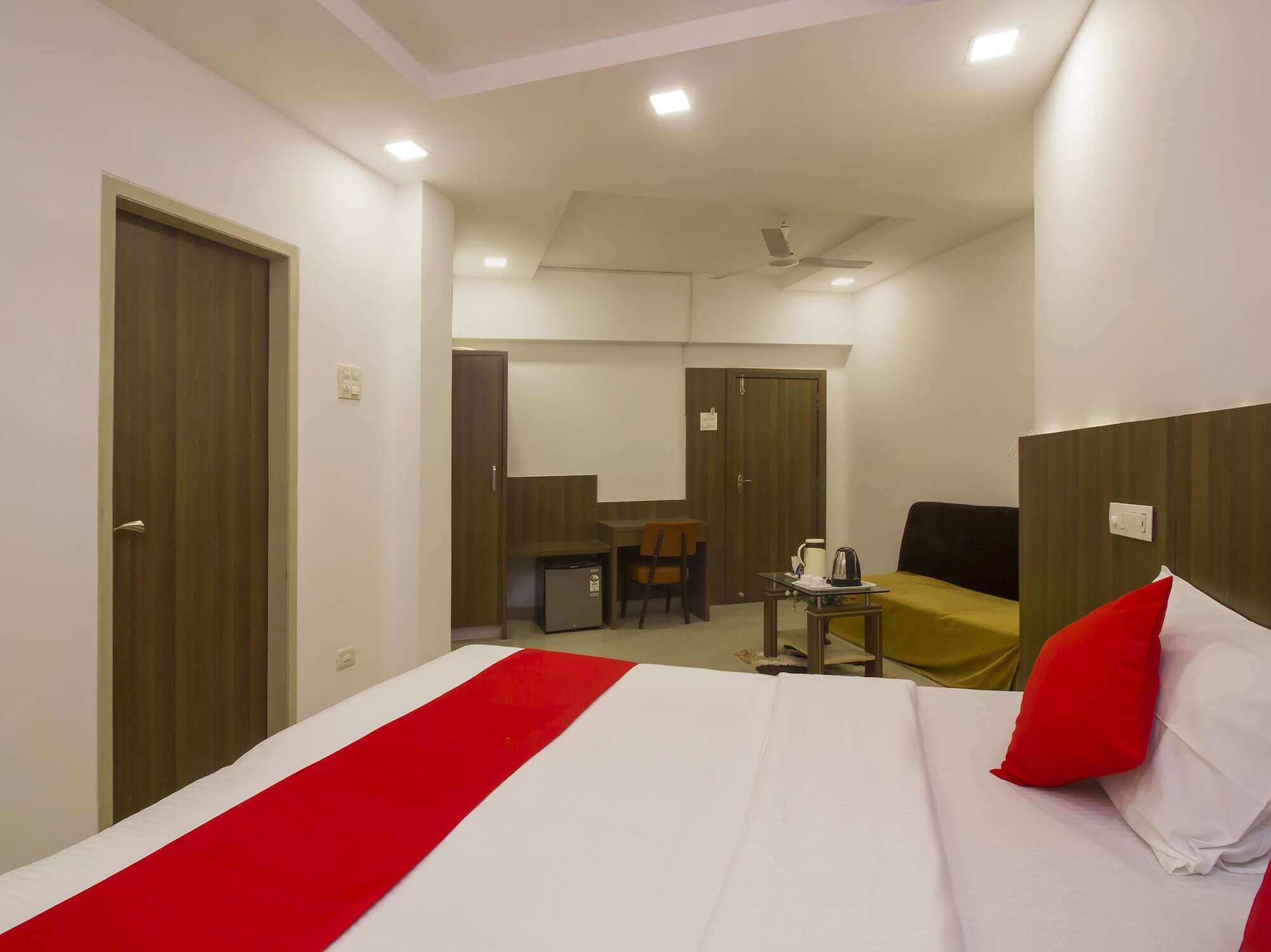 Oyo Flagship 19825 Hotel Panchratna Panvel Exterior photo