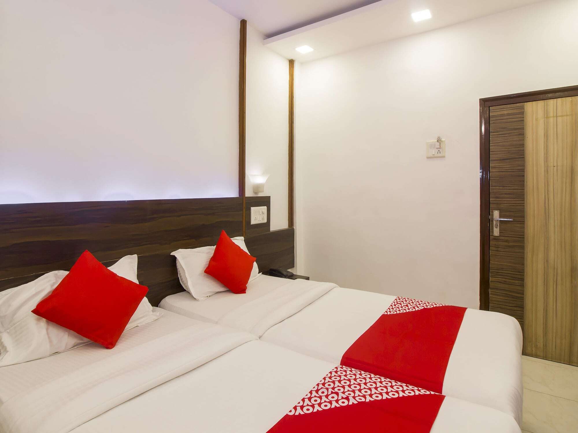 Oyo Flagship 19825 Hotel Panchratna Panvel Exterior photo